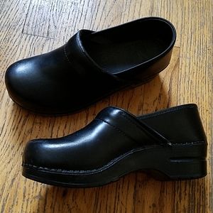 Dansko Clogs (womens size 40/9.5-10)